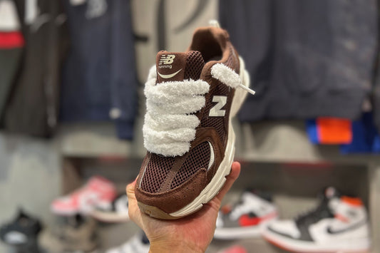 NEW BALANCE 530 Brown + Lace Fuffly